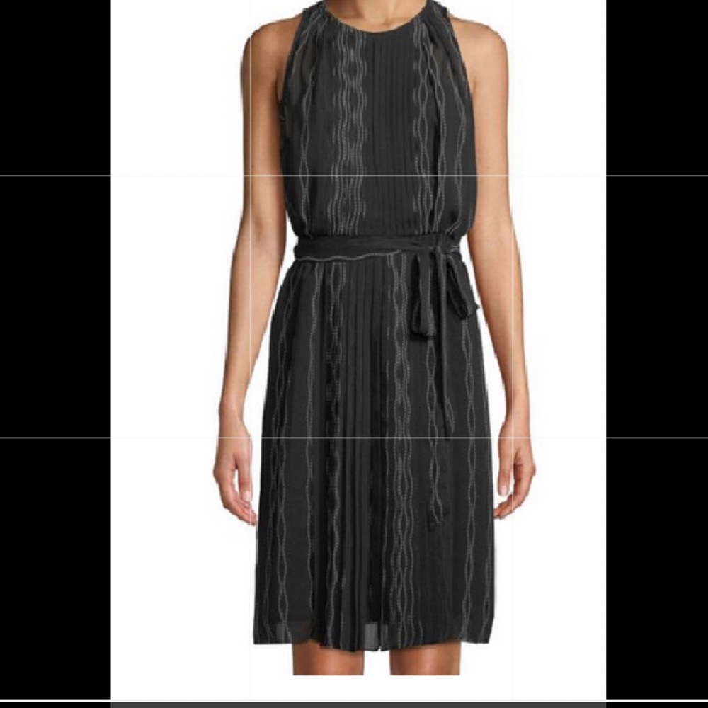 Diane von Furstenberg Women Black Ria Sleeveless Scalloped Chiffon Dress. Size 2
